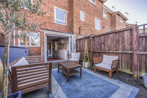 97 St Thomas&#39;s Street, Old Portsmouth-PorticoMarke