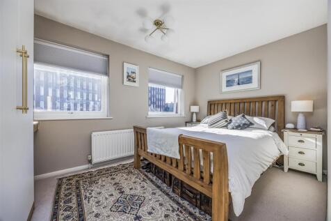 97 St Thomas&#39;s Street, Old Portsmouth-PorticoMarke