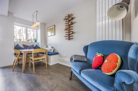 97 St Thomas&#39;s Street, Old Portsmouth-PorticoMarke