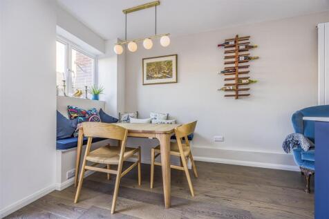 97 St Thomas&#39;s Street, Old Portsmouth-PorticoMarke
