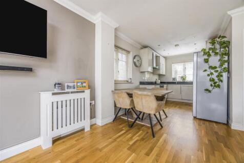 10 Castle Mews, Horndean-PorticoMarketing-SoldBy-3
