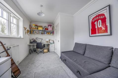 10 Castle Mews, Horndean-PorticoMarketing-SoldBy-1