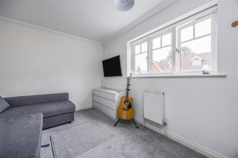 10 Castle Mews, Horndean-PorticoMarketing-SoldBy-1