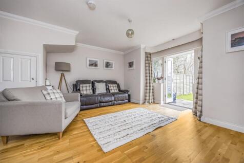 10 Castle Mews, Horndean-PorticoMarketing-SoldBy-3