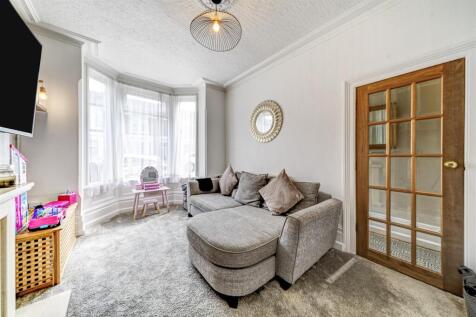 Matt Stevens-25 Beaulieu Road-2.jpg