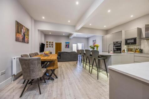 213 Laburnum Grove, Copnor-Small-PorticoMarketing-