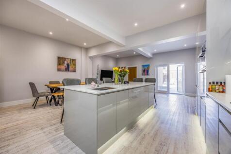 213 Laburnum Grove, Copnor-Small-PorticoMarketing-