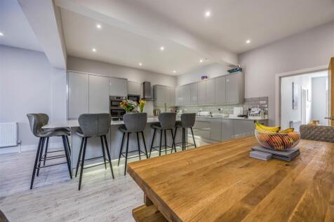 213 Laburnum Grove, Copnor-Small-PorticoMarketing-