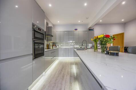 213 Laburnum Grove, Copnor-Small-PorticoMarketing-