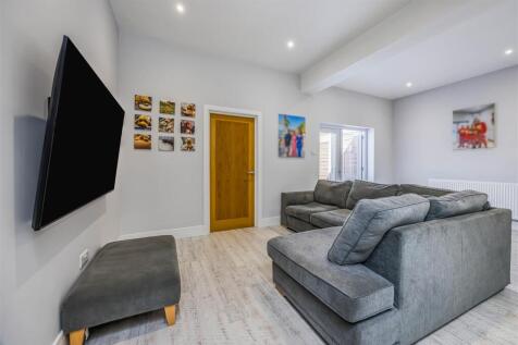 213 Laburnum Grove, Copnor-Small-PorticoMarketing-