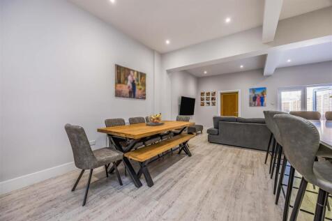 213 Laburnum Grove, Copnor-Small-PorticoMarketing-