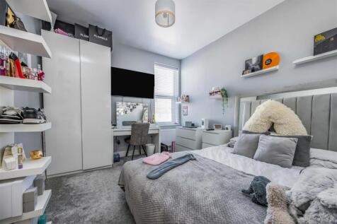 213 Laburnum Grove, Copnor-Small-PorticoMarketing-