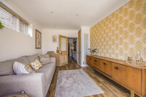 6 Hellyer Road, Southsea-PorticoMarketing-SoldBy-4