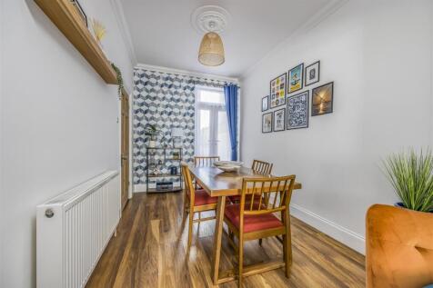 6 Hellyer Road, Southsea-PorticoMarketing-SoldBy-2