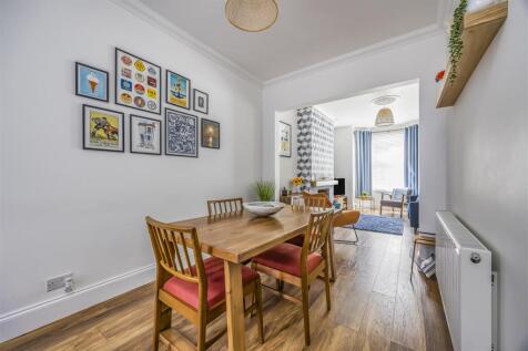 6 Hellyer Road, Southsea-PorticoMarketing-SoldBy-2