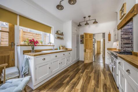 6 Hellyer Road, Southsea-PorticoMarketing-SoldBy-3