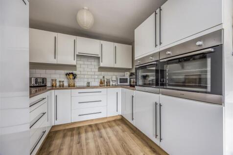 5 First Avenue, Cowplain-PorticoMarketing-SoldBy-1