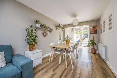 5 First Avenue, Cowplain-PorticoMarketing-SoldBy-2
