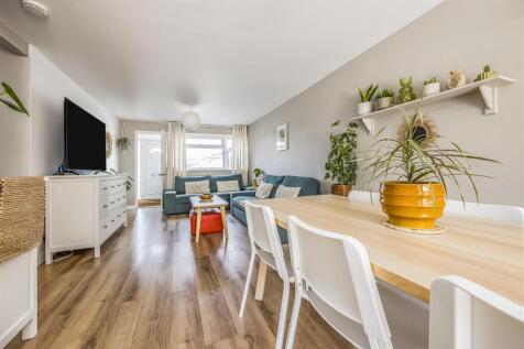 5 First Avenue, Cowplain-PorticoMarketing-SoldBy-3
