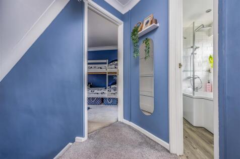 33 Billy Lawn Avenue, Havant-Small-PorticoMarketin