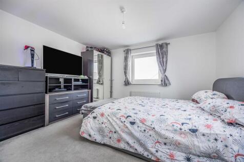 7 Radnor Way Denmead-Small-PorticoMarketing-SoldBy