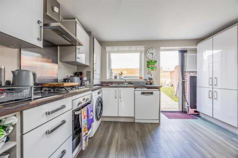 7 Radnor Way Denmead-Small-PorticoMarketing-SoldBy
