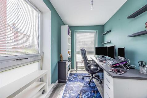 7 Radnor Way Denmead-Small-PorticoMarketing-SoldBy