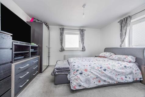 7 Radnor Way Denmead-Small-PorticoMarketing-SoldBy