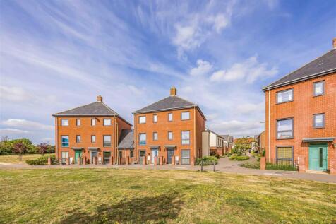 7 Radnor Way Denmead-Small-PorticoMarketing-SoldBy