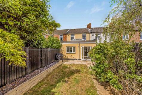19 Hartley Road, Portsmouth-Small-PorticoMarketing