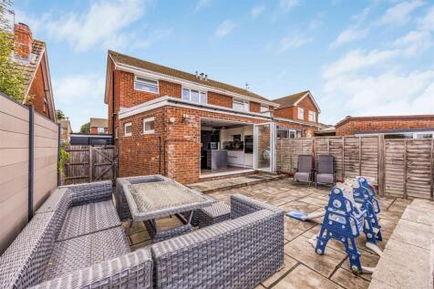 46 Kingscote Road, Waterlooville-Small-PorticoMark