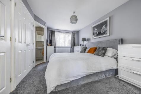 1 Sunnyfields, Central Road, Drayton-PorticoMarket