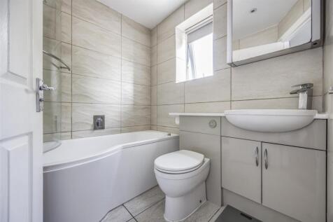 1 Sunnyfields, Central Road, Drayton-PorticoMarket