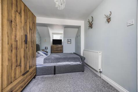 1 Sunnyfields, Central Road, Drayton-PorticoMarket