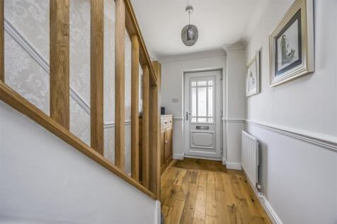 1 Sunnyfields, Central Road, Drayton-PorticoMarket