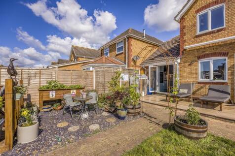 1 Sunnyfields, Central Road, Drayton-PorticoMarket