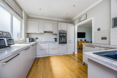 33 Northwood Road, Hilsea-Small-PorticoMarketing-S