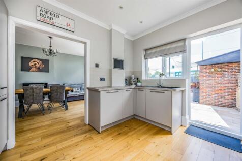 33 Northwood Road, Hilsea-Small-PorticoMarketing-S