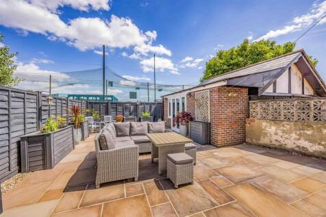 33 Northwood Road, Hilsea-Small-PorticoMarketing-S