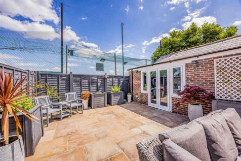 33 Northwood Road, Hilsea-Small-PorticoMarketing-S