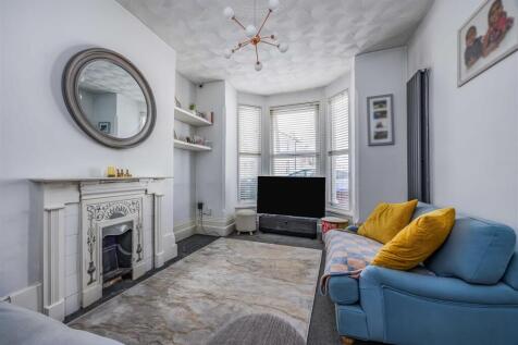 254 Powerscourt Road, Fratton-Small-PorticoMarketi