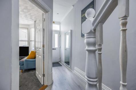 254 Powerscourt Road, Fratton-Small-PorticoMarketi