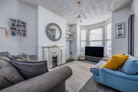 254 Powerscourt Road, Fratton-Small-PorticoMarketi