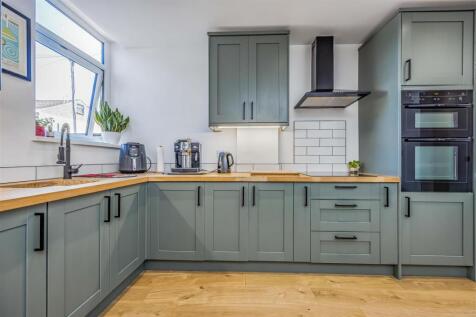 Lower Flat, 215 Milton Road, Southsea-Small-Portic