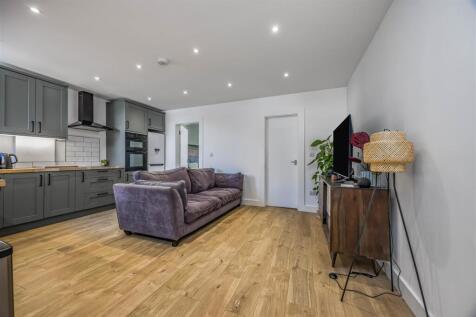 Lower Flat, 215 Milton Road, Southsea-Small-Portic