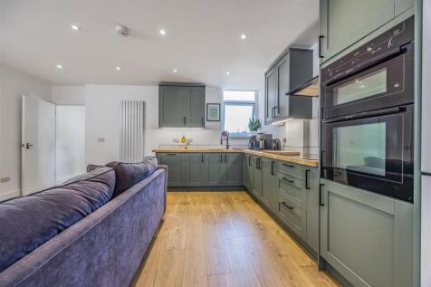 Lower Flat, 215 Milton Road, Southsea-Small-Portic
