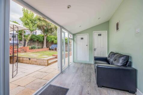 97 Woodfield Avenue, Drayton-Small-PorticoMarketin