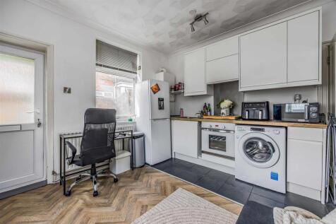 Flat 2, 27, Festing Road, Southsea-Small-PorticoMa