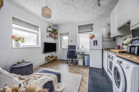 Flat 2, 27, Festing Road, Southsea-Small-PorticoMa
