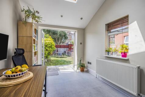 57 Chesterfield Road, Baffins-PorticoMarketing-Sol